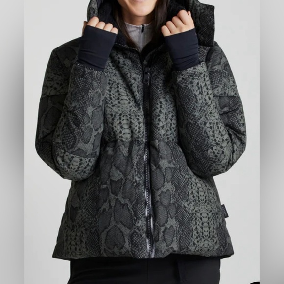 Varley Dorothy Ski Jacket - NWT - Size L Down Filled - Picture 1 of 15